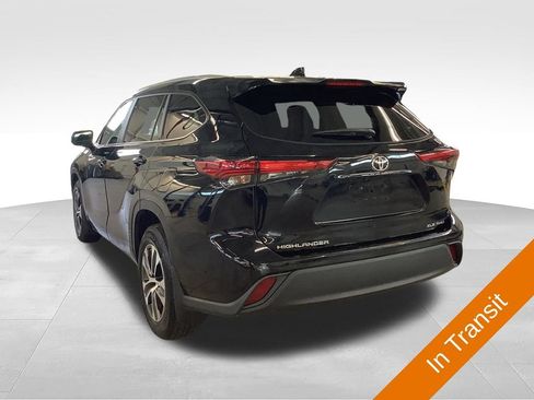 Used 2023 Toyota Highlander XLE AWD/4WD image 4