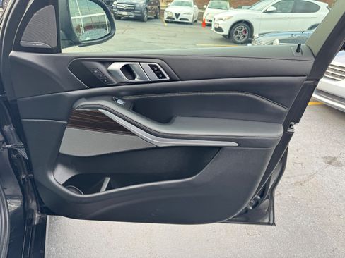 Used 2023 BMW X7 xDrive40i image 39