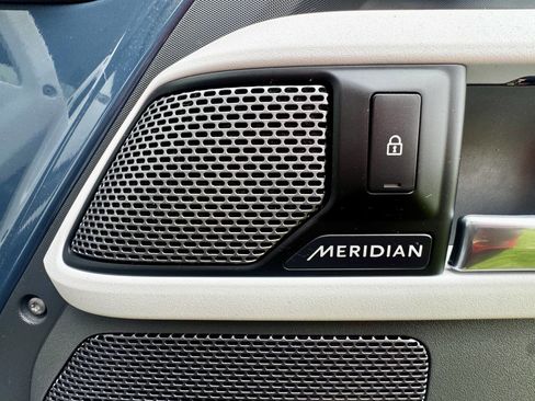 Used 2020 Land Rover Defender 110 SE image 38