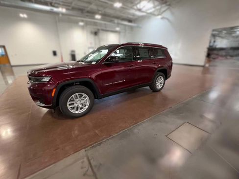 New 2025 Jeep Grand Cherokee L Laredo image 5