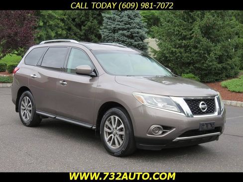 Used 2014 Nissan Pathfinder SV w/ Trailer Tow Package AWD/4WD image 3