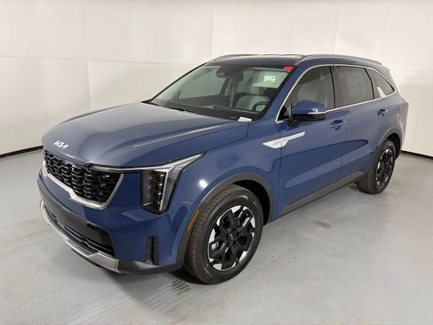 New 2026 Kia Sorento S FWD image 4