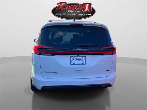 New 2026 Chrysler Pacifica Select image 8