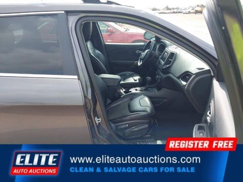 Used 2019 Jeep Cherokee Latitude Plus image 10