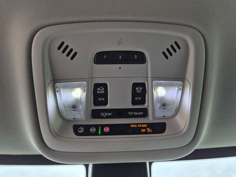 Used 2021 Chevrolet Traverse Premier FWD image 45