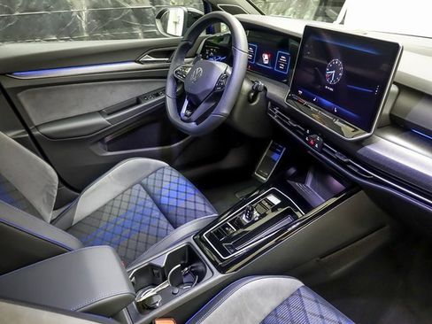 Used 2025 Volkswagen Golf w/ Euro Style Package image 25