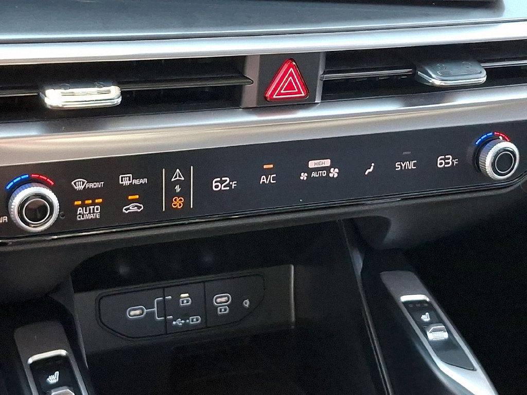 Used 2024 Kia Sorento S w/ Panoramic Sunroof Package FWD image 16