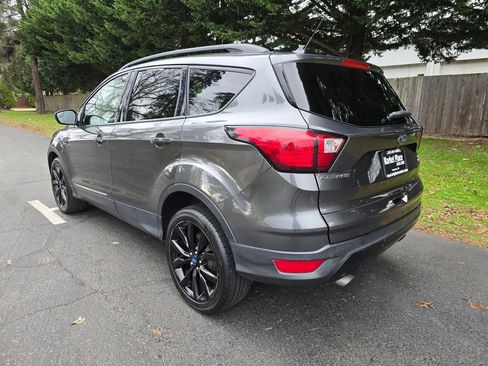 Used 2019 Ford Escape SE image 4