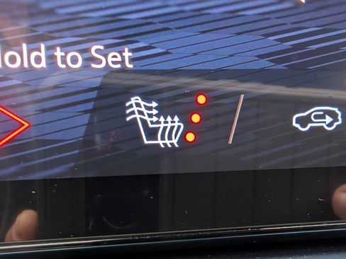 Used 2025 Chevrolet Equinox EV LT w/ Convenience Package image 31