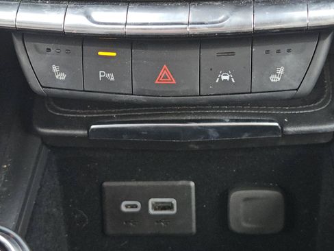 Used 2024 Cadillac XT4 Luxury w/ Cold Weather Package FWD image 18