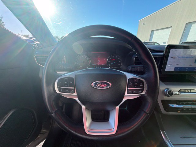 Used 2023 Ford Explorer XLT w/ Equipment Group 202A AWD/4WD image 17