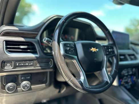Used 2021 Chevrolet Suburban LT RWD image 12