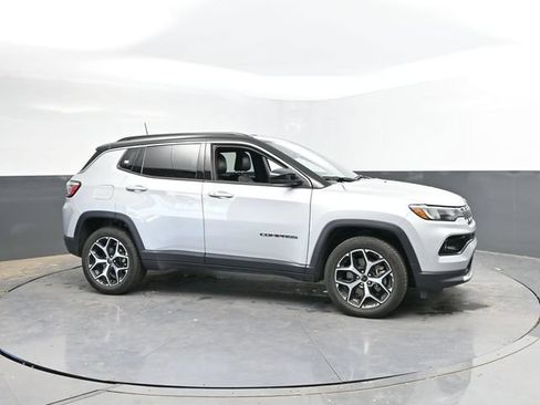Used 2025 Jeep Compass Limited AWD/4WD image 5