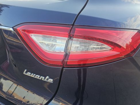 Used 2019 Maserati Levante GranLusso image 9