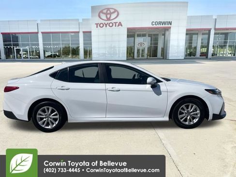 Used 2025 Toyota Camry LE image 6