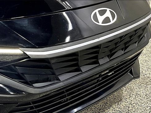Used 2024 Hyundai Elantra SEL image 31