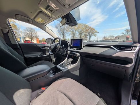 Used 2025 Toyota RAV4 XLE image 33