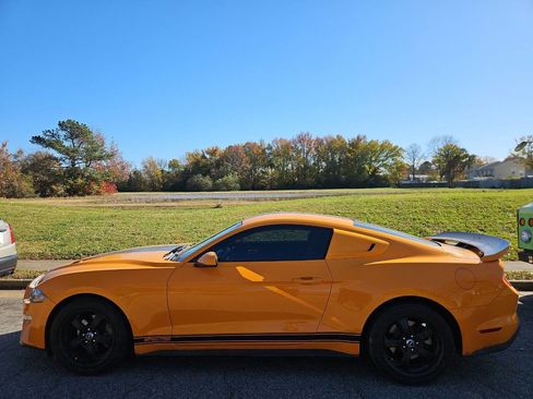 Used 2018 Ford Mustang Premium image 2