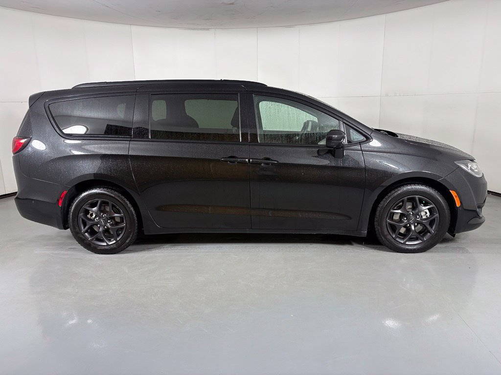 Used 2020 Chrysler Pacifica Touring-L Plus FWD image 9