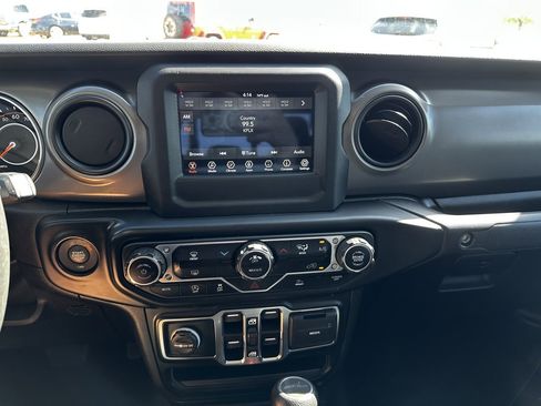 Used 2022 Jeep Gladiator Sport image 24