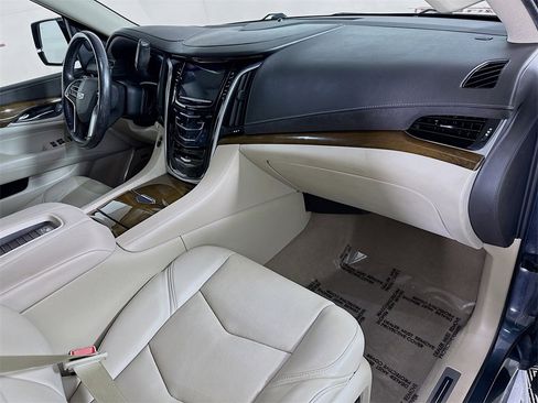 Used 2020 Cadillac Escalade Luxury image 33