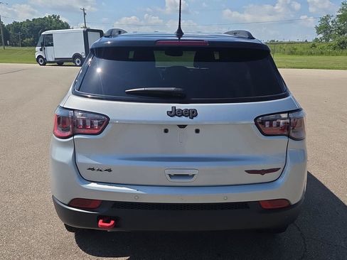 Used 2025 Jeep Compass Trailhawk AWD/4WD image 4