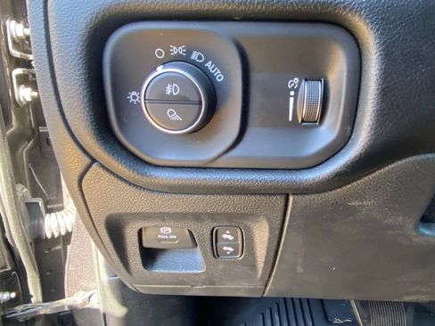 Used 2021 RAM 1500 Big Horn RWD image 15