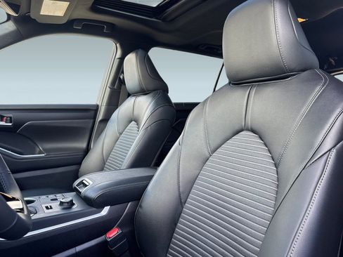 New 2026 Toyota Highlander XLE image 23