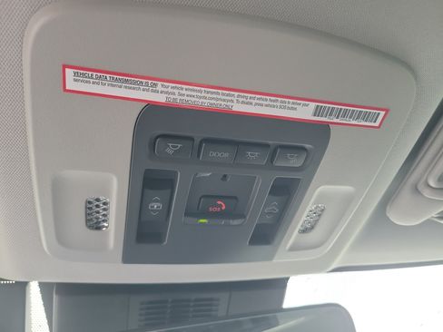 Used 2025 Toyota Camry XLE FWD image 28