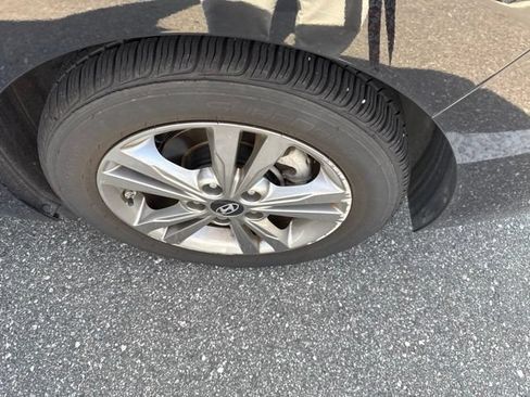 Used 2018 Hyundai Elantra SEL FWD image 6