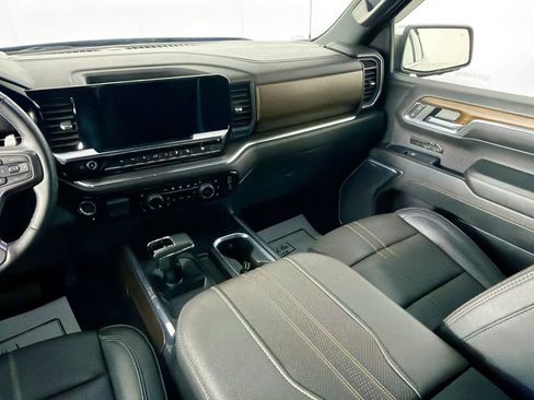 Used 2024 Chevrolet Silverado 1500 High Country w/ Z71 Off-Road Package AWD/4WD image 25