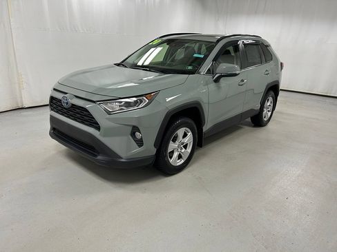 Certified 2020 Toyota RAV4 XLE w/ Convenience Package AWD/4WD image 2