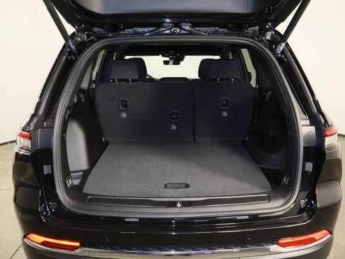 New 2025 Jeep Grand Cherokee Laredo image 18