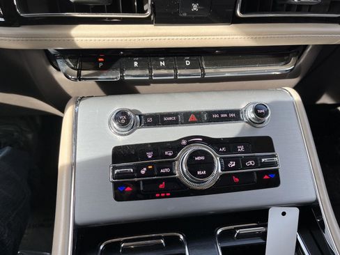 Used 2023 Lincoln Aviator AWD w/ Elements Package image 27