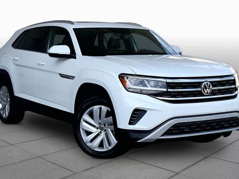 Used 2023 Volkswagen Atlas Cross Sport SE w/ Panoramic Sunroof Package FWD image 3