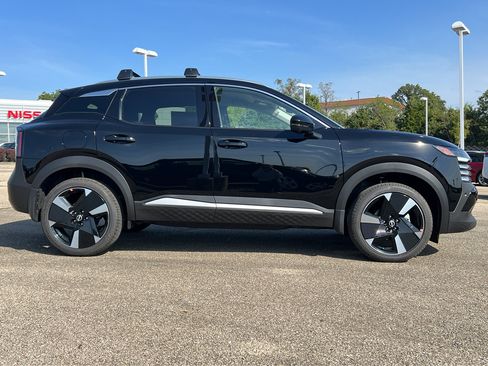 New 2026 Nissan Kicks SR w/ Illumination Package image 3