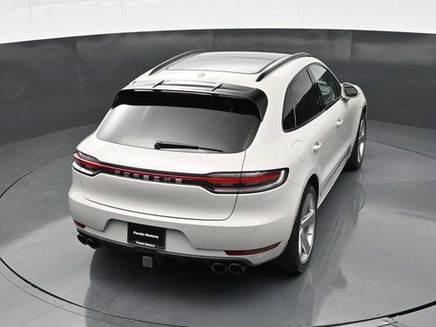 Certified 2020 Porsche Macan Turbo AWD/4WD image 32