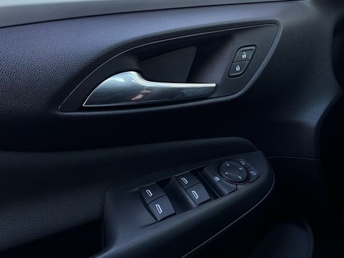 Used 2025 Buick Envista Preferred image 19