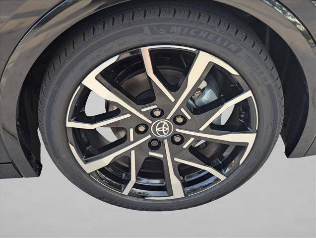 Used 2026 Toyota Prius Plug-In Hybrid FWD image 9