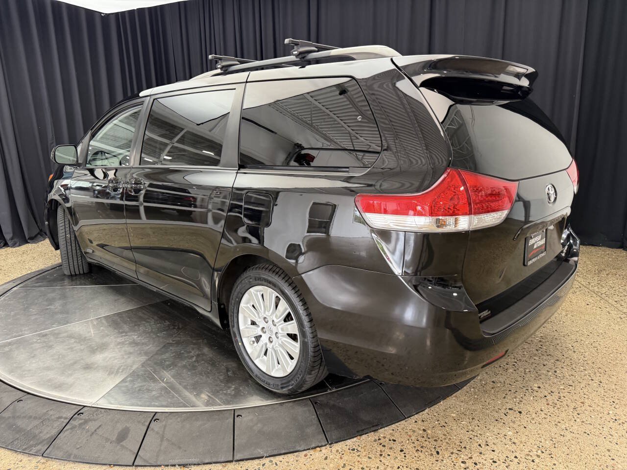 Used 2013 Toyota Sienna XLE AWD/4WD image 6