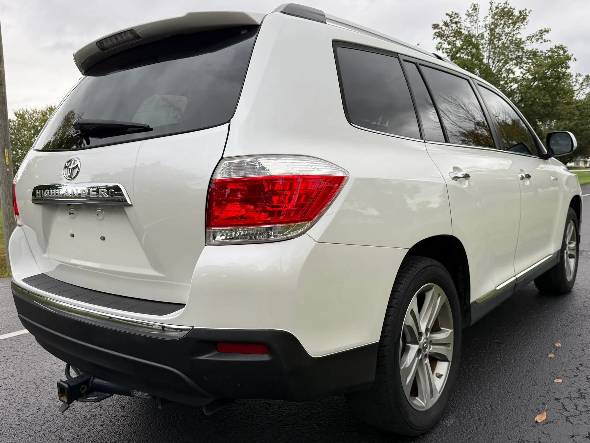 Used 2011 Toyota Highlander Limited w/ Tow Pkg FWD image 9