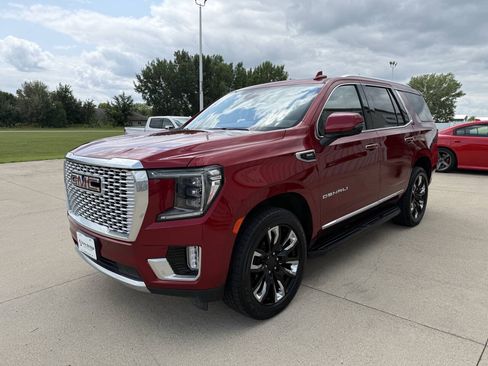 Used 2023 GMC Yukon Denali AWD/4WD image 2