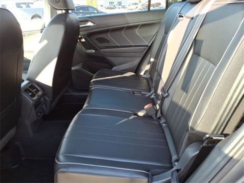 Used 2022 Volkswagen Tiguan SE image 12