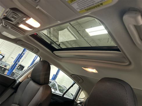 Used 2017 Subaru Impreza 2.0i Premium image 24