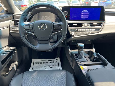 Used 2025 Lexus ES 300h w/ Technology Package image 19