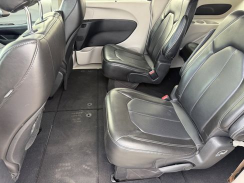 Used 2021 Chrysler Voyager Lxi image 23