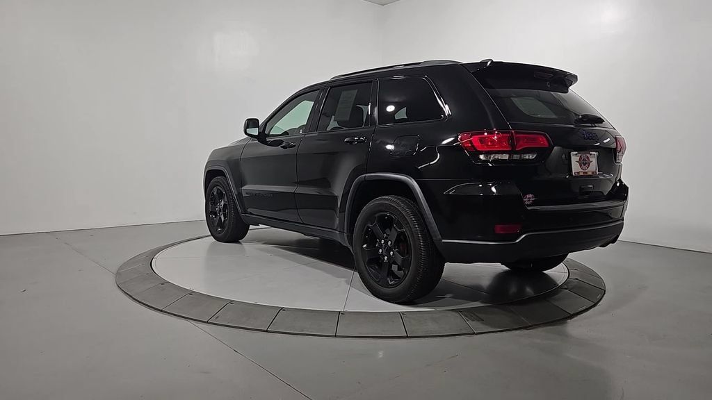 Used 2019 Jeep Grand Cherokee Laredo RWD image 3
