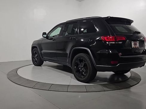 Used 2019 Jeep Grand Cherokee Laredo RWD image 3