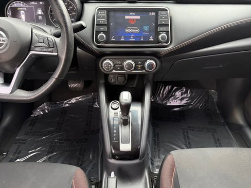 Used 2021 Nissan Versa SR image 11
