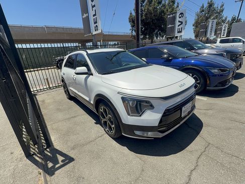 Used 2024 Kia Niro EX Touring FWD image 6